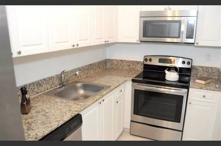 $2300 : North Miami Beach. Aventura image 3