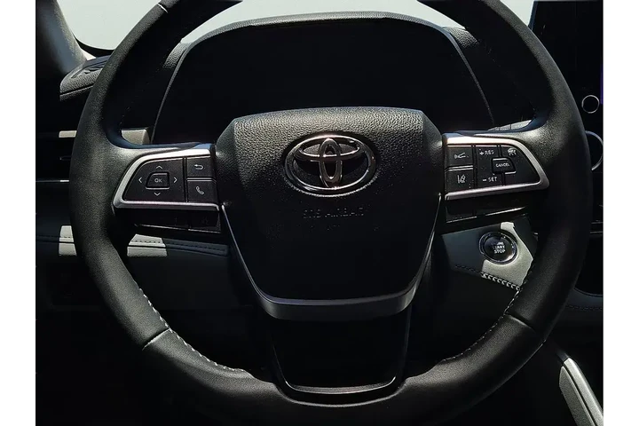 $29500 : Toyota Highlander 2023 LE 4d image 9