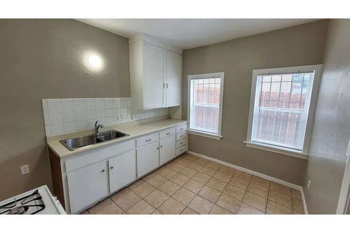 $1100 : Hermosa casa en Prime Whittier image 2