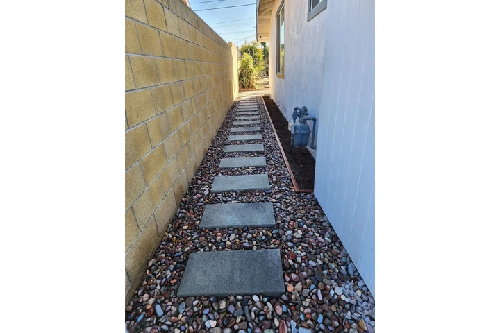 Arellano lawn care y landscape image 8