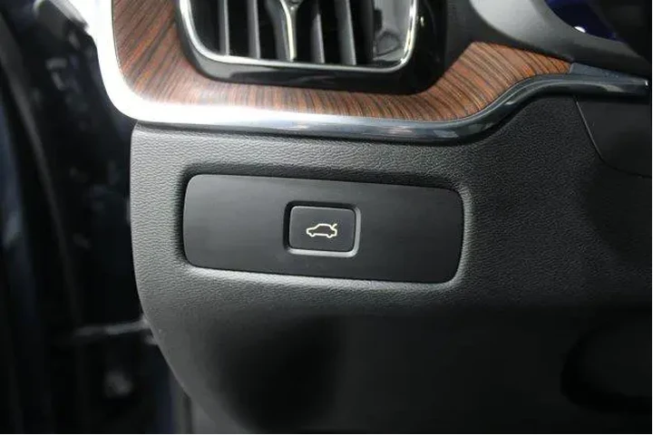 $29959 : Volvo XC60 2023 AWD B5 Plus image 8