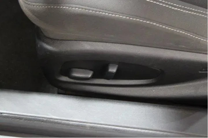 $24988 : Chevrolet Camaro 2020 LT 2dr image 7