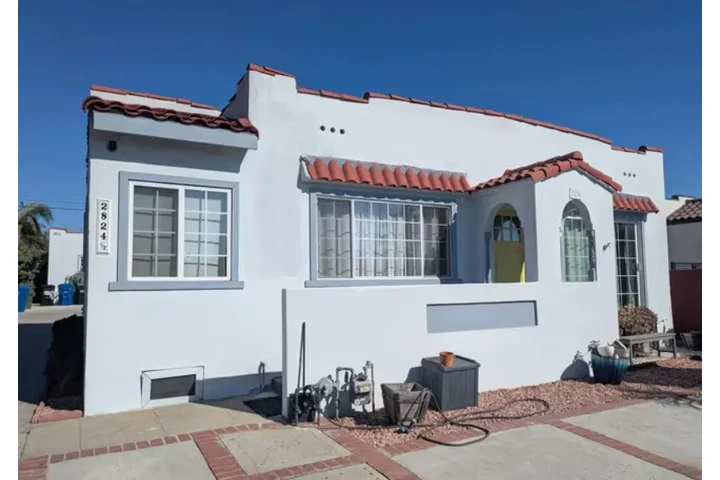 $4950 : 2779 Lakewood Ave N, Los Angel image 2