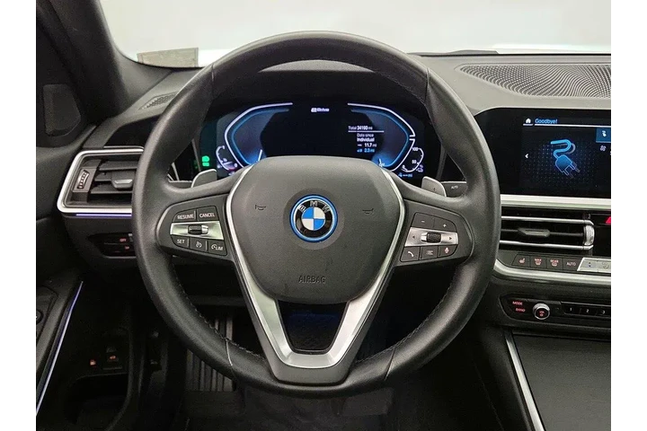 $27998 : BMW 3 Series 2022 330e 4dr S image 10