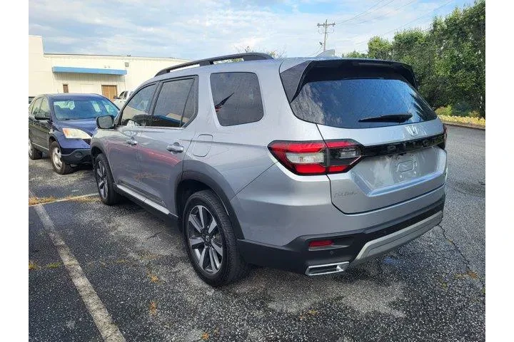 $38512 : Honda Pilot 2023 Touring 4dr image 6