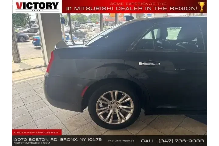 $11795 : Chrysler 300 2017 C 4dr Seda image 10