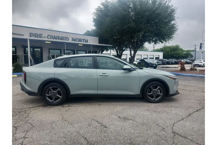 $22298 : Kia K4 2025 LXS 4dr Sedan image 2