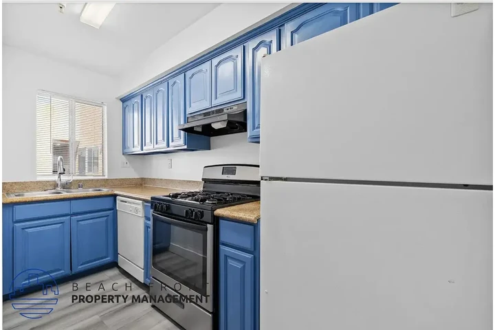 $2795 : $2,795 / 2br / 2bath image 2