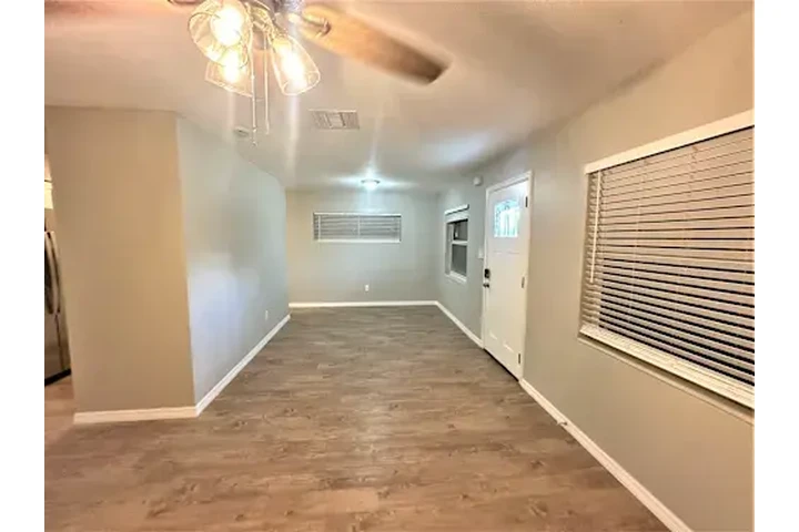$1585 : ¡CASA DE 3 HABITACIONES Y 2 BA image 7