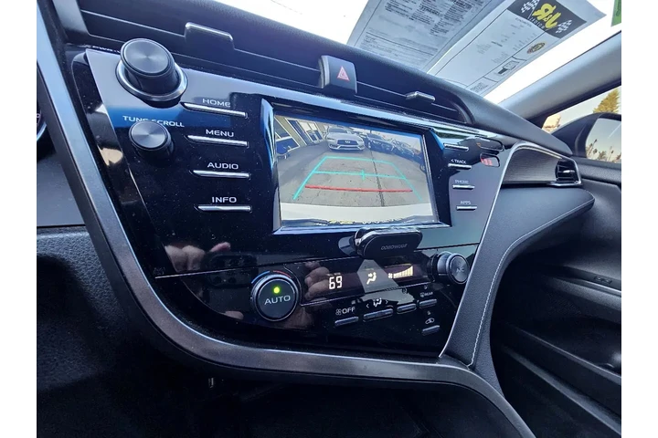 $17995 : 2018 Camry SE image 10