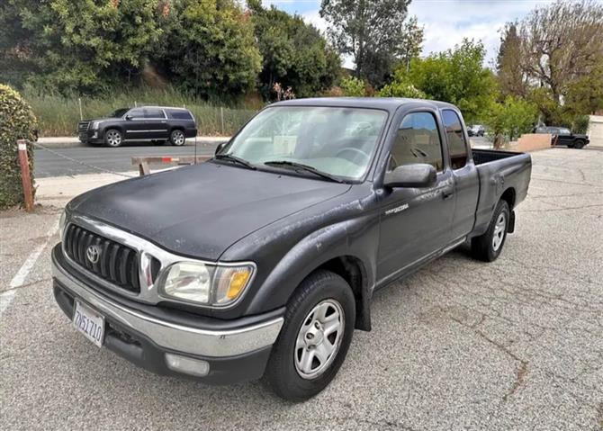 $7000 : Toyota Tacoma image 1