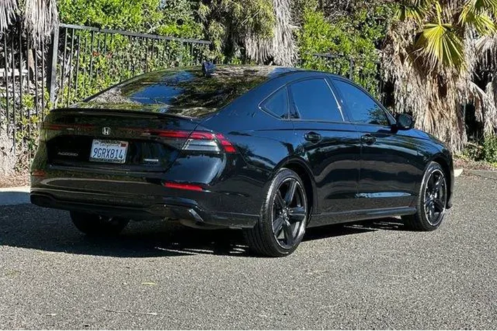 $27487 : Honda Accord Hybrid 2023 Spo image 4