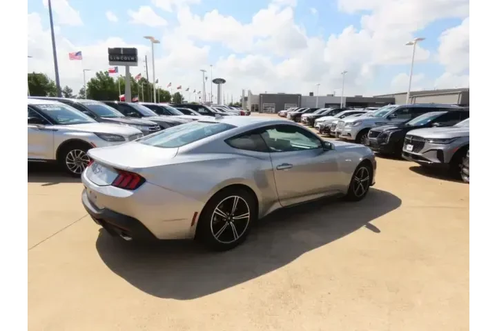 $27945 : Ford Mustang 2024 EcoBoost 2 image 9