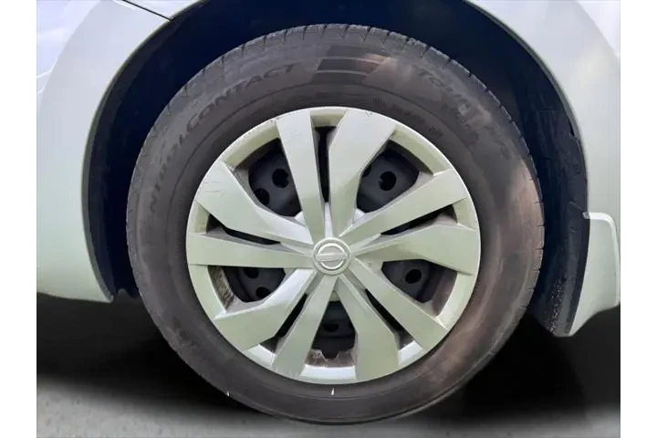 $11366 : Nissan Versa 2020 S 4dr Seda image 6
