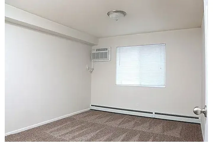 $1000 : Standard 1bd and 1bathroom image 6