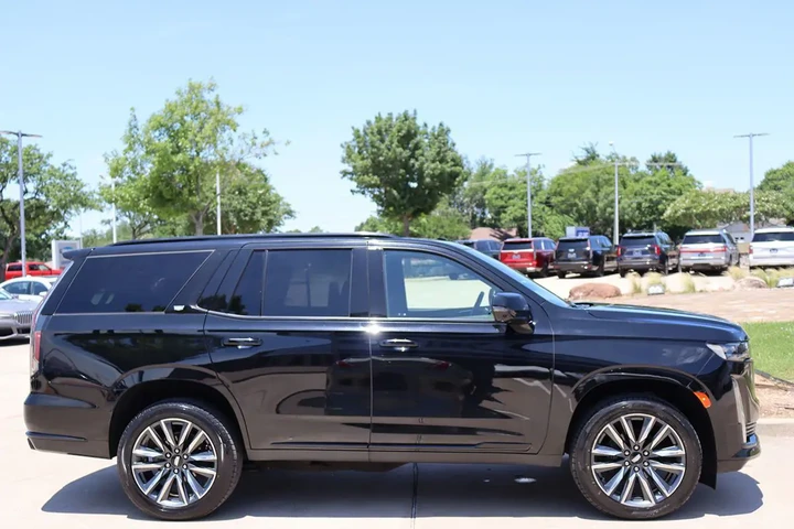 $69686 : 2023 Escalade 4WD Sport image 6