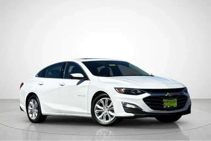 $16477 : Chevrolet Malibu 2024 LT 4dr image 2