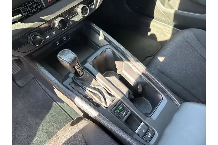 $22922 : Honda Accord 2023 LX 4dr Sed image 9