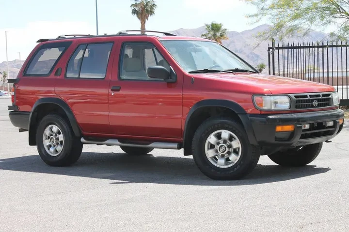 $5995 : 1996 Pathfinder SE image 3