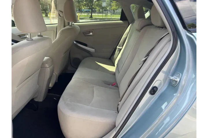 $10900 : 2014 Prius Four image 10