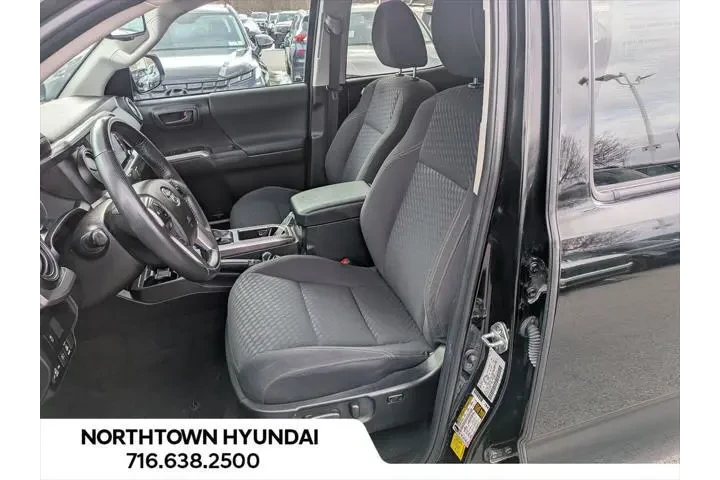 $39832 : Toyota Tacoma 2023 4x4 TRD P image 9