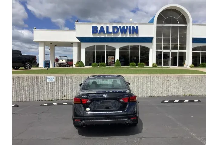 $27950 : Nissan Altima 2021 2.5 SR 4d image 6