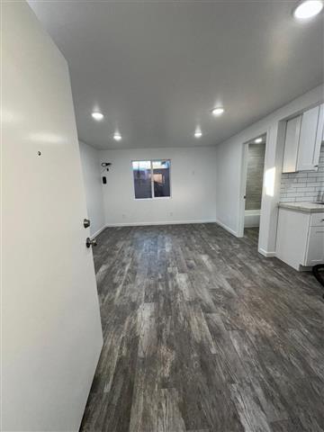 $1400 : Brand New Studio for Rent image 1