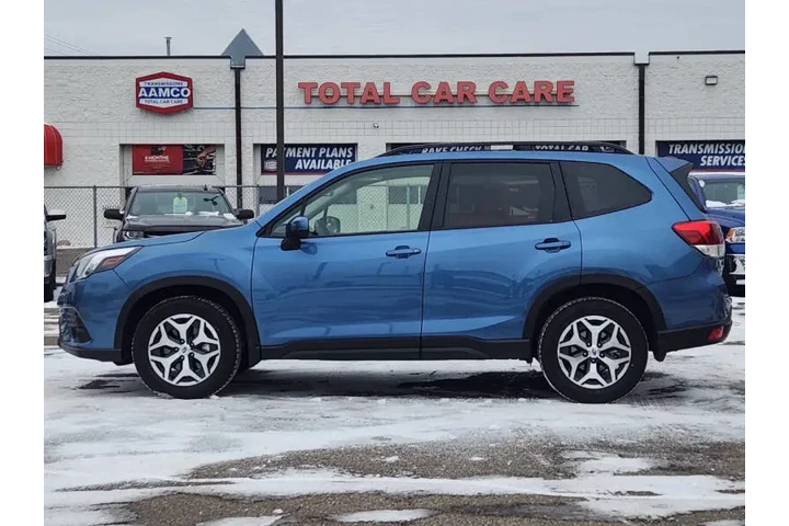 $23470 : 2024 Forester Premium image 3