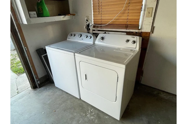 $800 : Spacious 2 bed, 1 bath freshl image 8