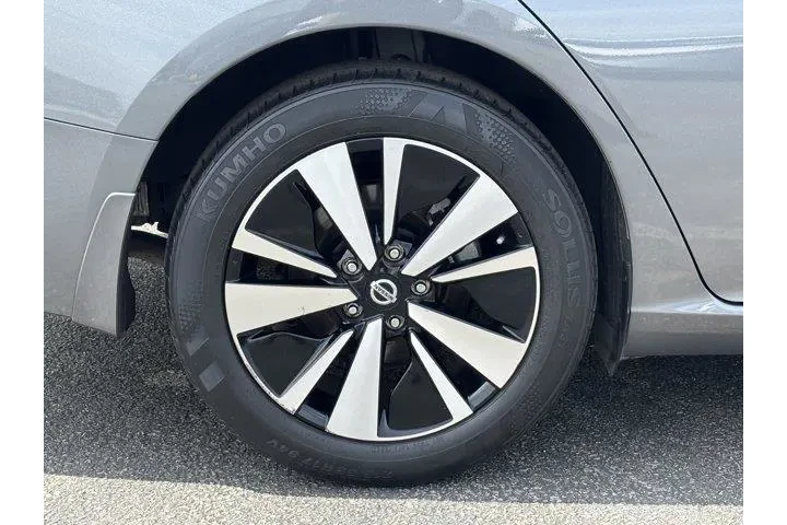 $15999 : Nissan Altima 2021 2.5 SV 4d image 9