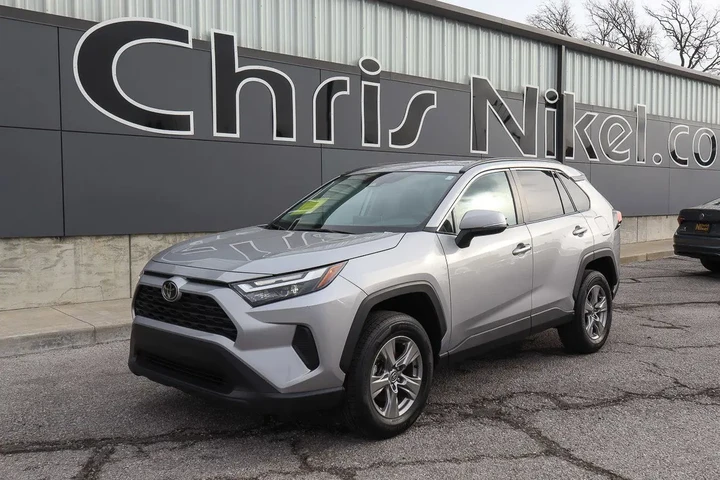 $25988 : 2024 RAV4 XLE FWD image 1
