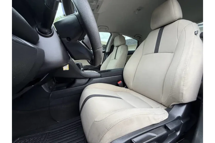 2017 Civic LX image 9