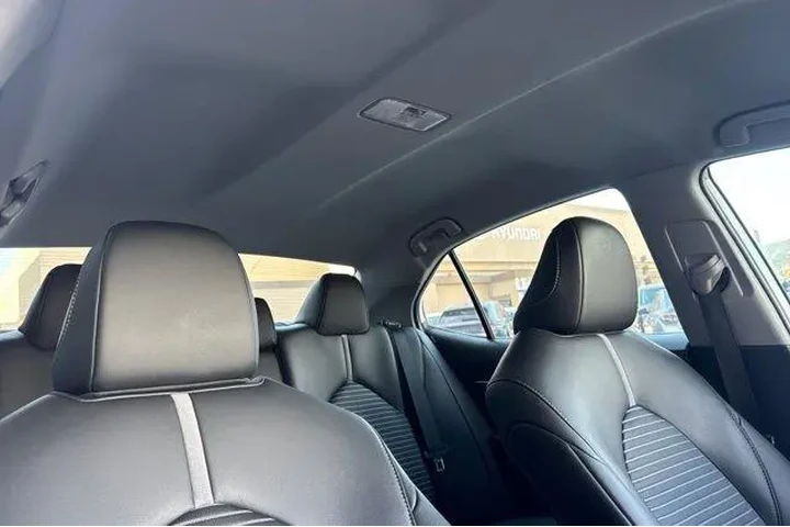 $26998 : Toyota Camry 2023 SE 4dr Sed image 4