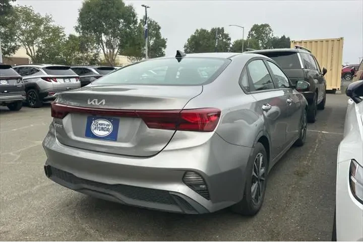 $16390 : Kia Forte 2024 LXS 4dr Sedan image 3