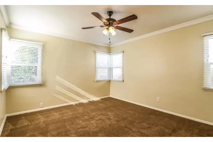 $2365 : 3 bedroom home in Los Angeles image 6