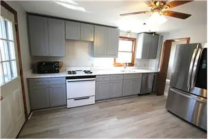 $2600 : Rental property with 2 bedro image 4