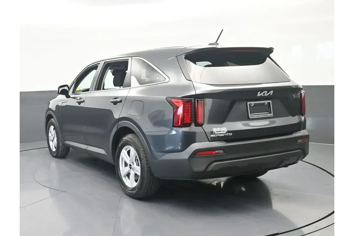 $20991 : Kia Sorento 2023 LX 4dr SUV image 4