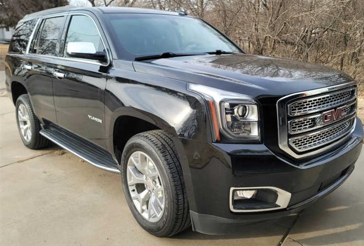 $18000 : 2017 GMC Yukon SLE image 1