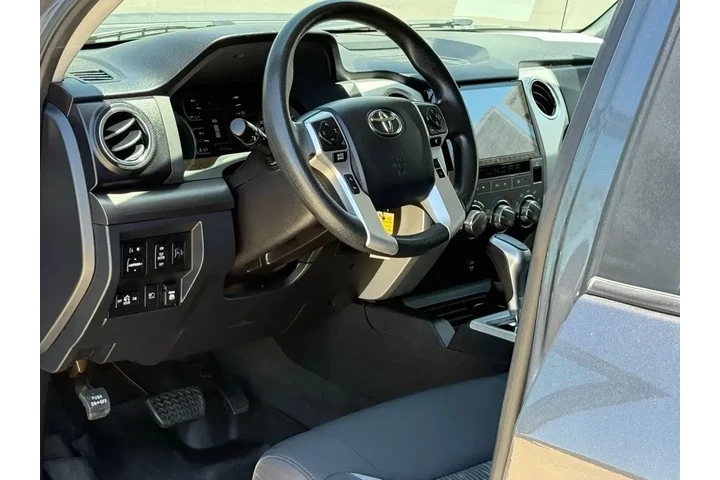 $39489 : Toyota Tundra 2019 4x4 SR5 4 image 6