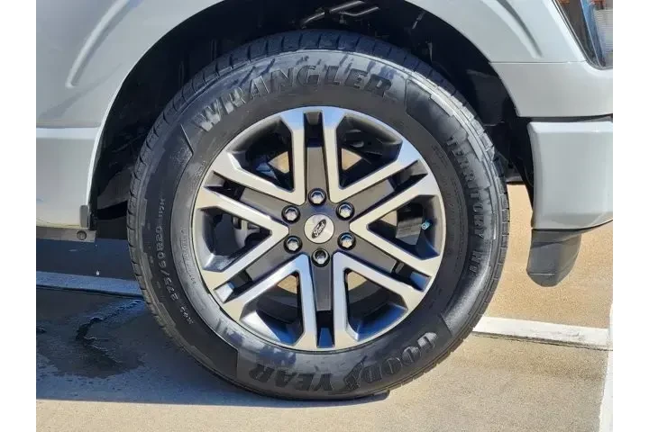 $33780 : Ford F-150 2023 4x2 XL 4dr S image 10