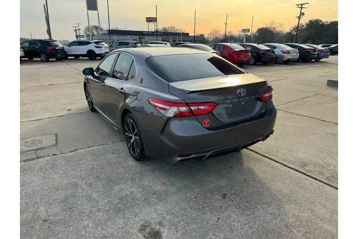 $14900 : Toyota Camry 2018 SE 4dr Sed image 3