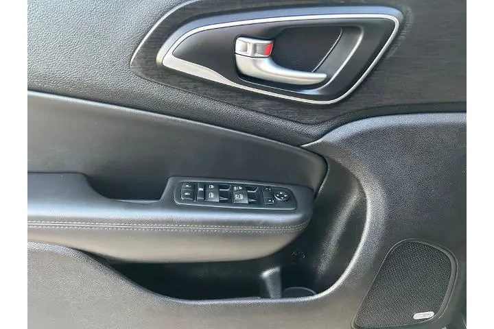 $14925 : Chrysler 200 2015 AWD C 4dr image 8