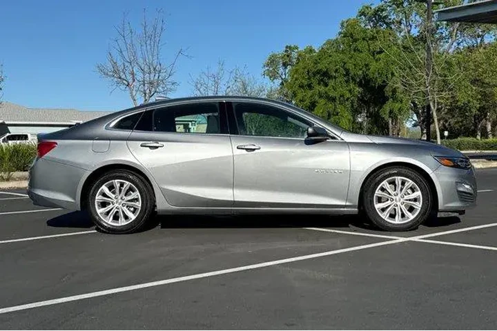 $16552 : Chevrolet Malibu 2024 LT 4dr image 10