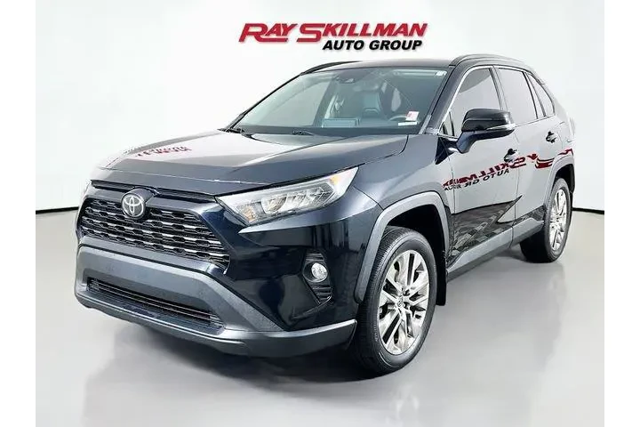 $28975 : Toyota RAV4 2021 AWD XLE Pre image 3