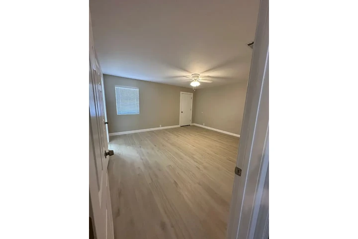 $1300 : Apartamento en Renta image 4