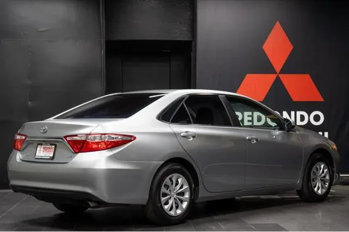 $15548 : Toyota Camry 2015 SE 4dr Sed image 8