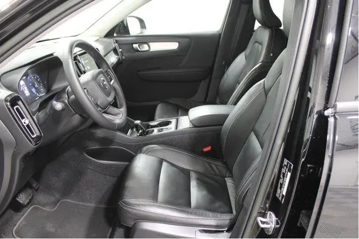 $25905 : Volvo XC40 2022 AWD T5 Momen image 3