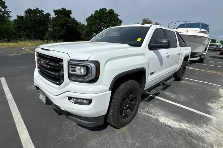 $28031 : GMC Sierra 1500 2018 4x4 SLT image 1