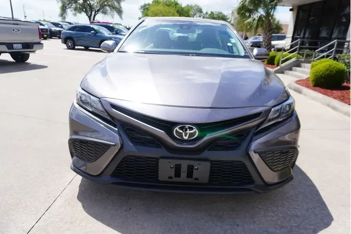 $27988 : Toyota Camry 2024 AWD SE 4dr image 2