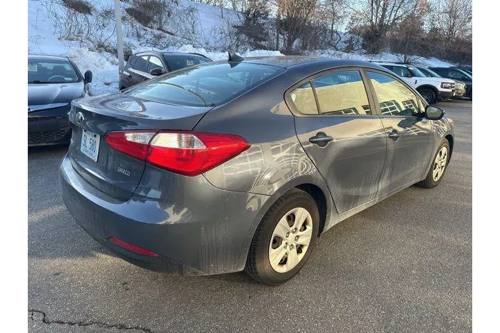 $9249 : Kia Forte 2016 LX 4dr Sedan image 4